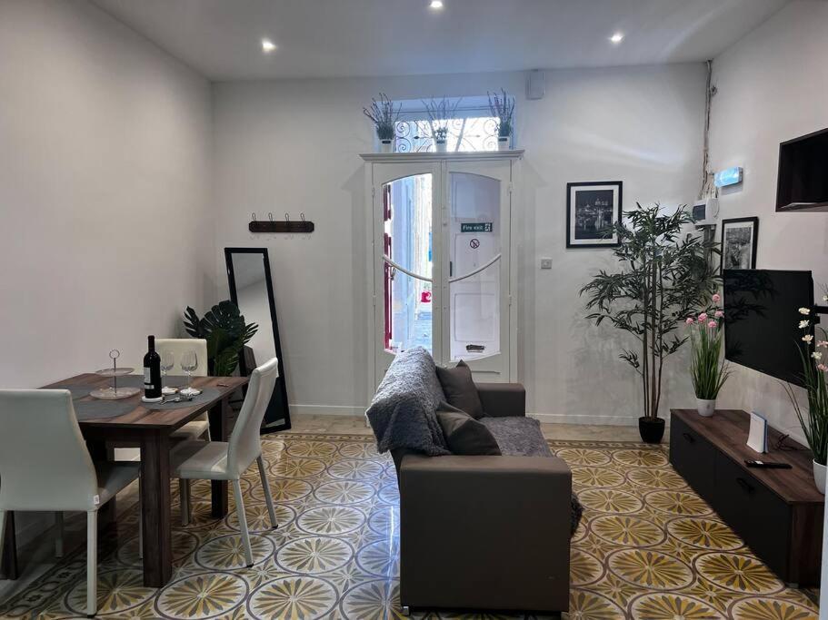 Dar Barbara - Duplex 1 Double Bed Maltese Style House Villa Cospicua Luaran gambar